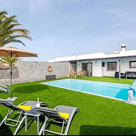 Casa Atilana Luxe Con Piscina Climatizada Privada,aire Acondicionado,terraza Privada E Independiente,wi-fi * Playa Blanca