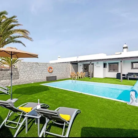 Casa Atilana Luxe Con Piscina Climatizada Privada,aire Acondicionado,terraza Privada E Independiente,wi-fi * 플라야블랑카